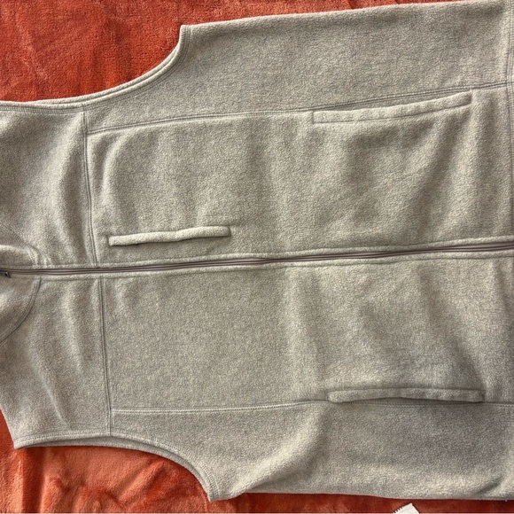 Beige Sleeveless Zip-Up Vest - Picture 2 of 4